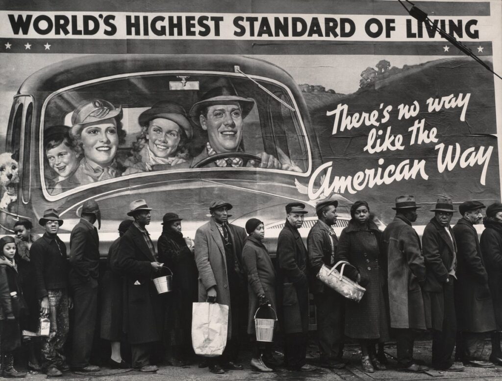 Fotografia e cultura “Bread Line during the Louisville flood, Kentucky” was taken by Margaret Bourke-White in 1937